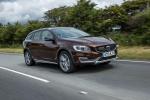 Volvo V60 D3 Cross Country 2015 года (UK)